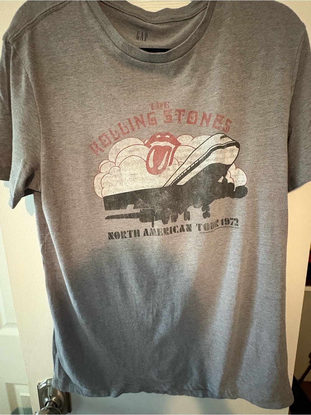 GAP Men’s Gray Graphic Tee with Red Accent